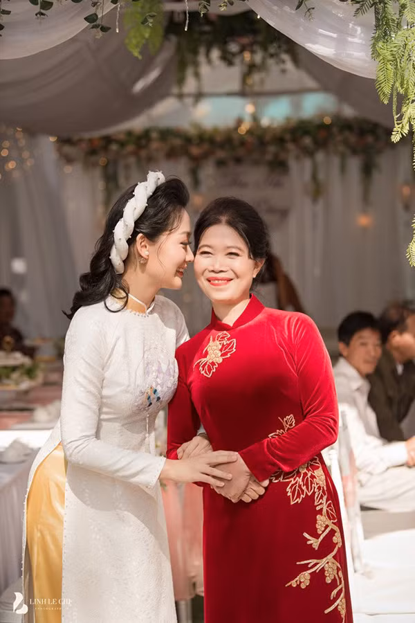 Trọn bộ ảnh cận mặt chú rể điển trai của BTV Thời sự VTV Thu Hà - Ảnh 9.