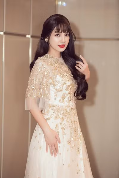 ‘Nín thở’ trước nhan sắc không tuổi của diễn viên Việt Trinh-3