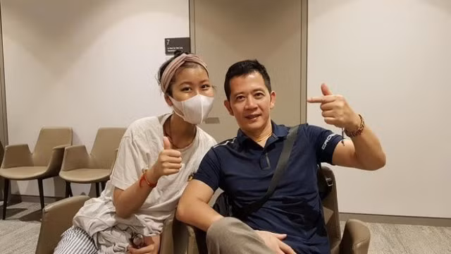 Đạo diễn Đỗ Đức Thành luôn bên con trong hành trình chống chọi với bạo bệnh.