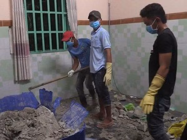 vụ thi thể trong bê tông: gia đình nạn nhân vào hiện trường nhận diện hình 2 vu thi the trong be tong: gia dinh nan nhan vao hien truong nhan dien hinh 2