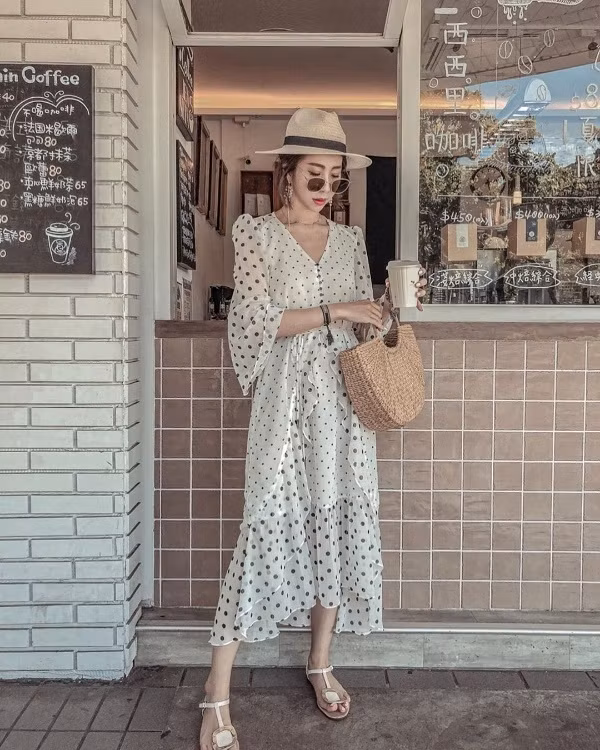 Loạt trang phục chấm bi xinh ngất ngây không thể thiếu trong tủ quần áo mùa hè ảnh 7 Instagram tuần qua: Trang phục chấm bi