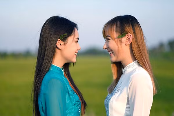 Hotgirl Thái Lan chứng minh với áo dài Việt Nam mọi cô gái đều trở nên xinh đẹp