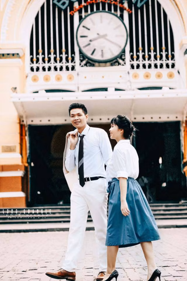 Những thức uống có cồn kia đã khuếch đại nỗi cô đơn và cường điệu ái tình trong mình, xúi giục những hành động điên rồ của đứa con gái ngốc nghếch, tận sâu bên trong, thích ăn vạ và khóc lóc.