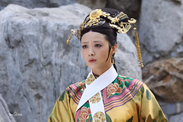 Tên tuổi Tưởng Hân gắn liền với vai diễn Hoa Phi. Ảnh:Baidu ve-dep-nghieng-thanh-cua-cac-my-nhan-tan-cuong-3