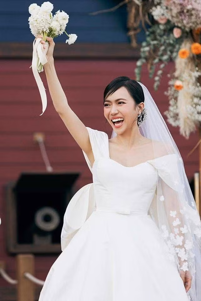Cô dâu Diệu Nhi xinh đẹp, rạng ngời.
