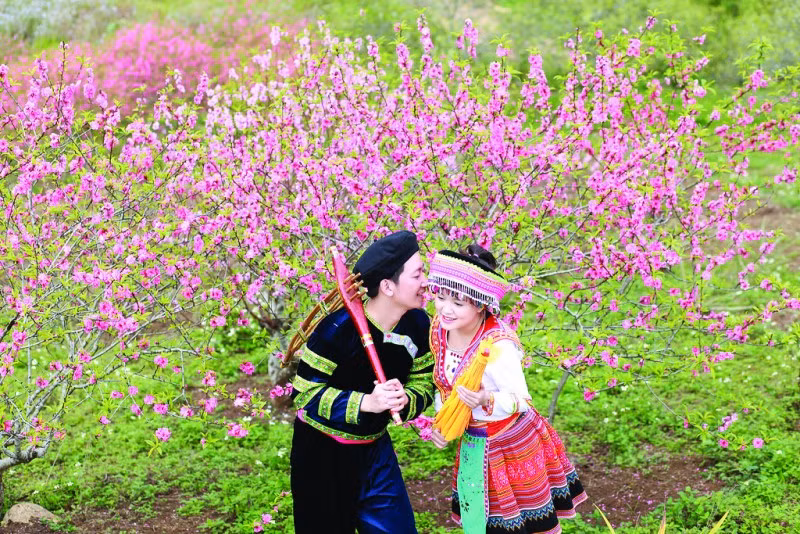 Bài thơ nhiều chữ "Phúc": Bức tranh Xuân rực rỡ và tràn đầy hy vọng ảnh 1