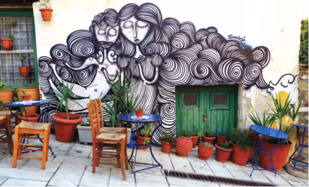 Nghệ thuật vẽ tranh Graffiti hiện diện ở nhiều nơi trong phố cổ Plaka