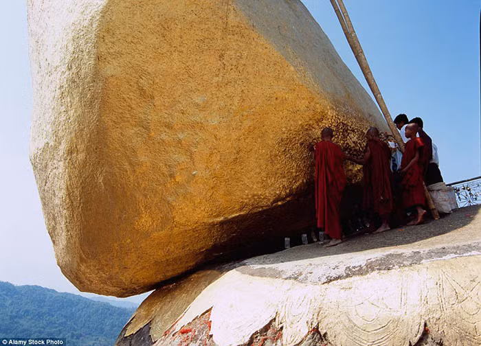 hon da thieng bang vang o myanmar va bi mat an chua ben trong hinh anh 6