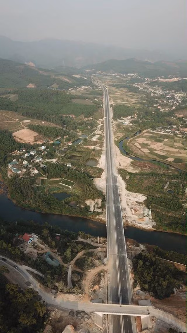 Nâng tốc độ tối đa cho phép trên cao tốc Hạ Long - Vân Đồn lên 100 km/h - 1