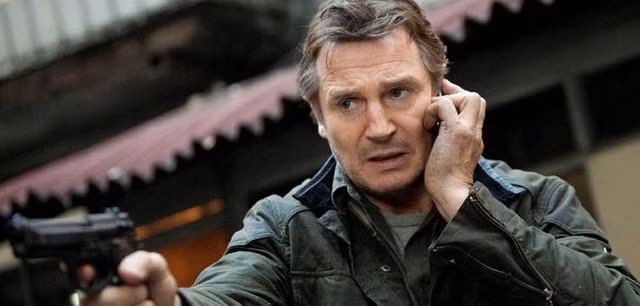  Nam diễn viên Liam Neeson trong một cảnh phim 