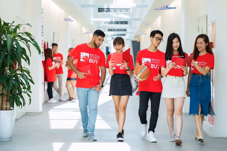 Quỹ học bổng BUV khởi động vào năm 2018 mang lại nhiều cơ hội học bổng cho sinh viên có thành tích học tập và ngoại khóa xuất sắc