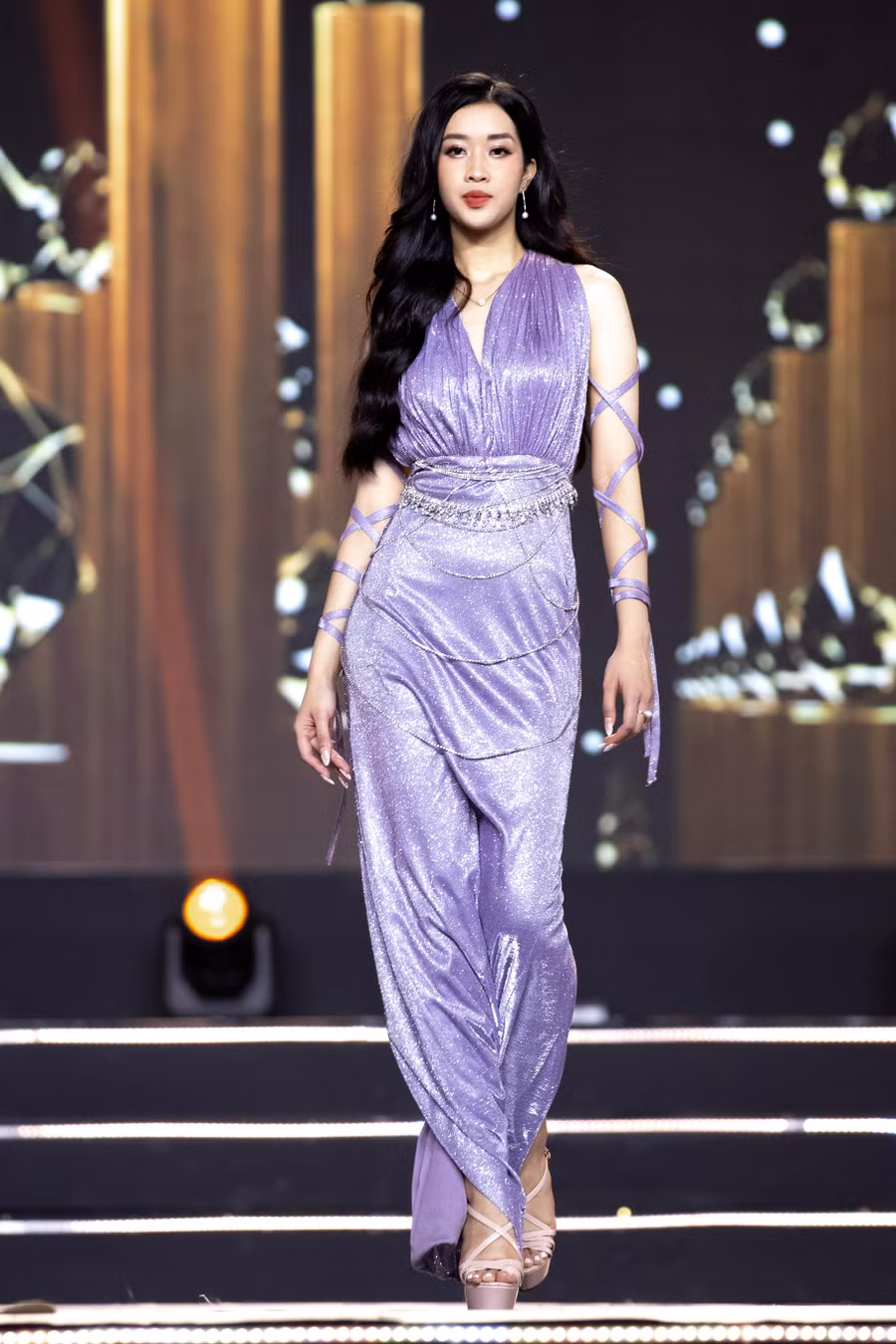 Nguyễn Linh Thu (SBD: 057). Nguyễn Linh Thu (SBD: 057).