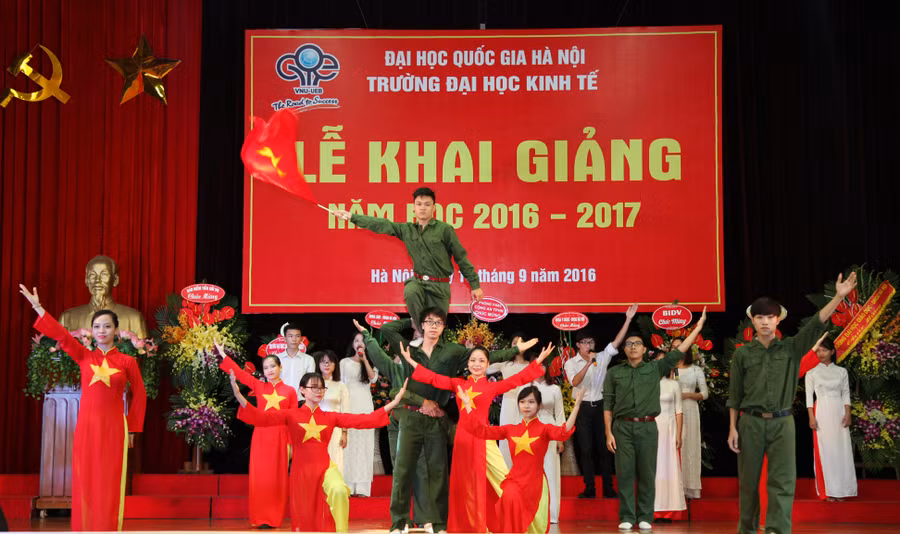 Trường Đại học Kinh tế bước vào năm học mới