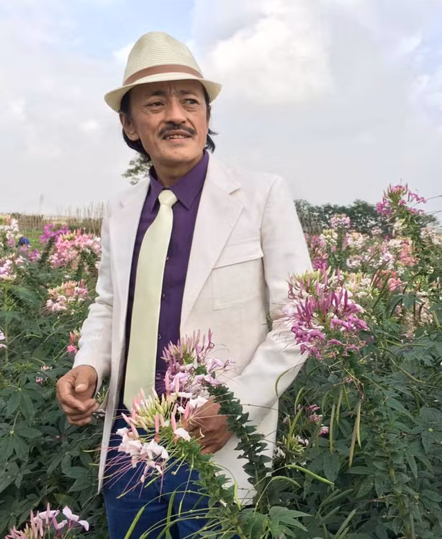 Anh vẫn luôn vui vẻ lạc quan dù trong cảnh gà trống nuôi con gần 20 năm nay.