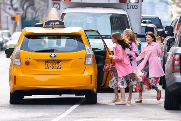dung che suri cruise binh dan vi thieu bo, co be lot xac sang chanh ben hoi ban than - 6