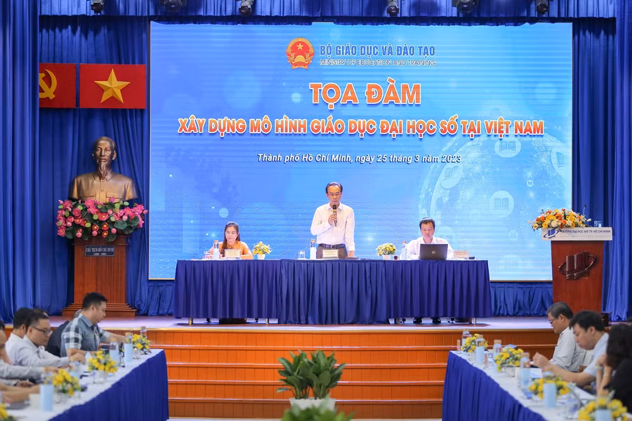 Thứ trưởng Hoàng Minh Sơn phát biểu tại tọa đàm.