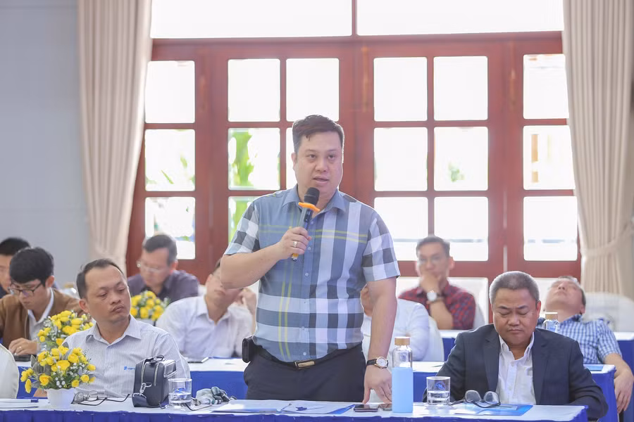 PGS.TS Nguyễn Đức Trung, Phó hiệu trưởng phụ trách Trường ĐH Ngân hàng TPHCM nêu ý kiến tại tọa đàm.