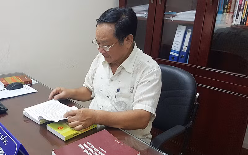 Phiên tòa ly hôn đẫm nước mắt của con trai bà chủ kiot chợ Đồng Xuân