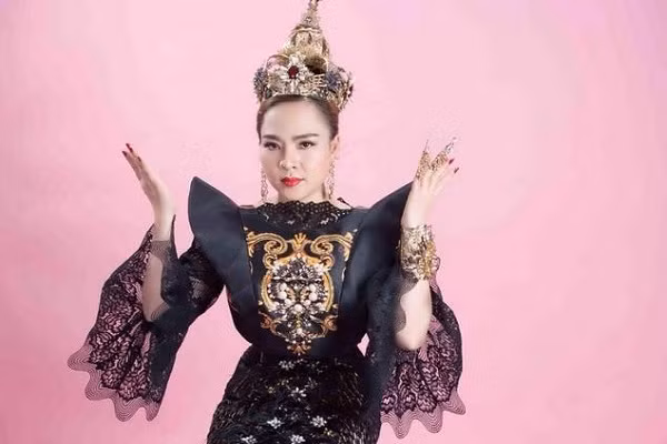 Hão danh "Nữ hoàng văn hóa tâm linh’ ảnh 1 Hão danh