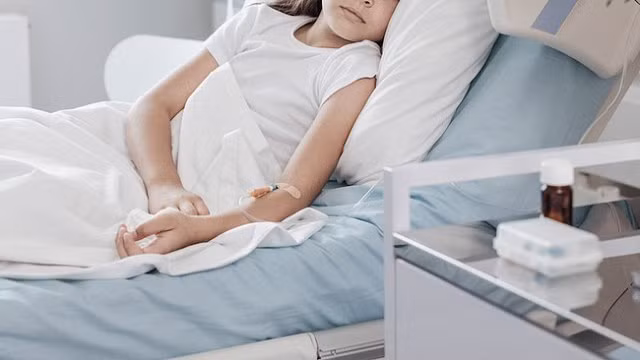 Cô gái mất 10 năm nằm trên giường không thể dậy, khi biết nguyên nhân ai cũng giật mình vì có triệu chứng như vậy - Hình 2