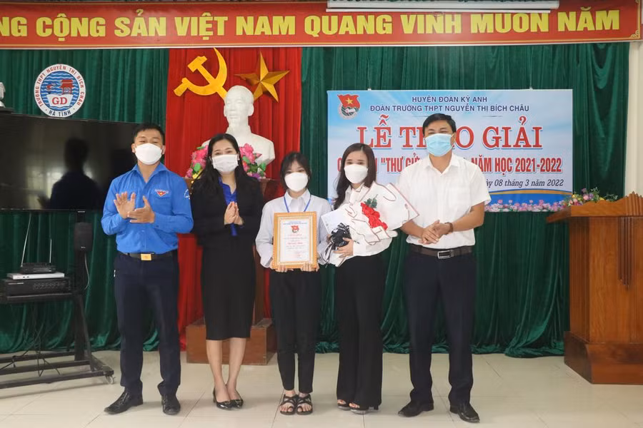 Và bài thi của thí sinh Nguyễn Hoàng Ngọc Anh - Chi đoàn 11A đã xuất sắc đạt giải nhất cuộc thi.