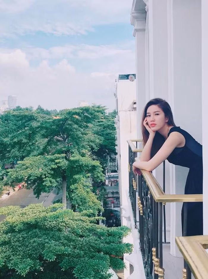 Lóa mắt "siêu biệt thự" của Bảo Thy, vào bên trong mới thấy điều bất ngờ ảnh 1