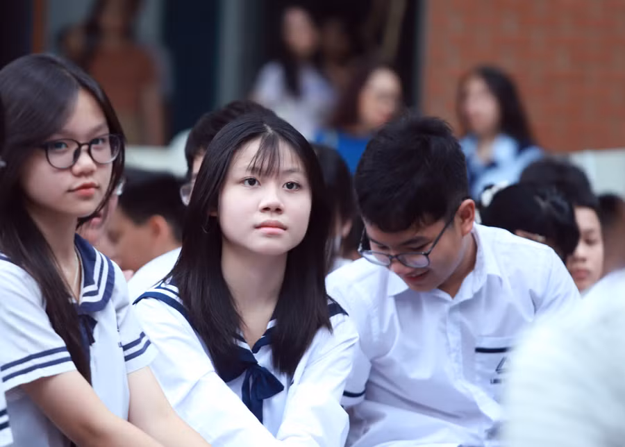 Những chia sẻ từ các vị diễn giả về triết lý giáo dục "sống làm người tử tế" của cố Nhà giáo Văn Như Cương để lại nhiều suy nghĩ cho các em học sinh về tinh thần trách nhiệm.