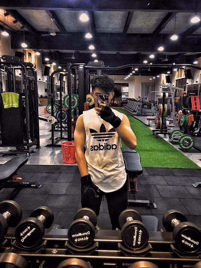 Bị crush chê bai ngoại hình, chàng trai giảm 20kg, sở hữu cơ bụng 6 múi ảnh 2 Chang trai giam 20 kg, so huu co bung 6 mui sau khi bi crush che hinh anh 2