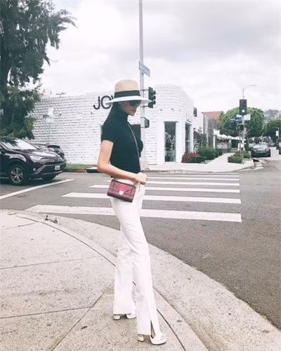 Ngắm phong cách thời trang tạo dáng thế nào cũng sang chảnh của Phạm Hương - Hình 9 Ngam phong cach thoi trang tao dang the nao cung sang chanh cua Pham Huong-Hinh-9
