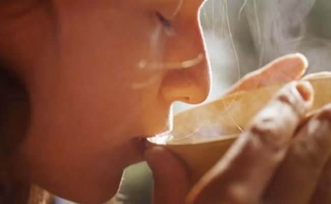 Những điều tuyệt đối không nên làm khi nhiệt độ ngoài trời giảm lạnh đột ngột - Ảnh 4.