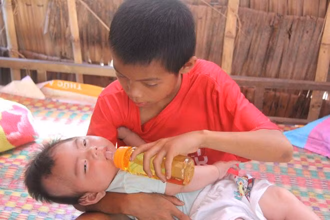 vo bo di khi biet con trai bai nao, cau noi cua nguoi chong khien bao nguoi nin lang - 4