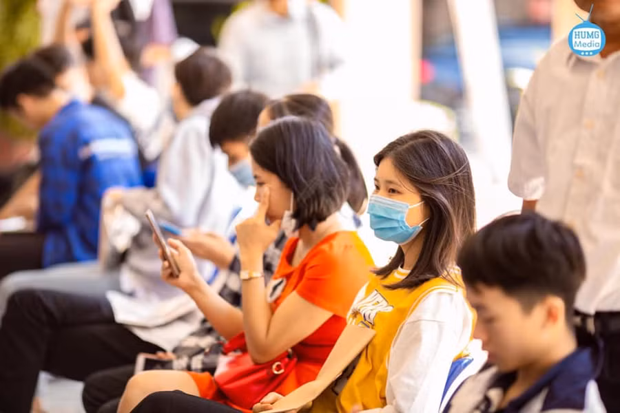 Tân sinh viên hào hứng lên Thủ đô nhập học ảnh 11