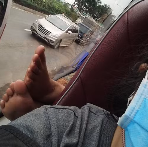 Chỉ là để chân nhờ tí thôi mà.