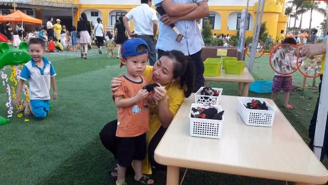 Thay vào đó là sử dụng túi vải