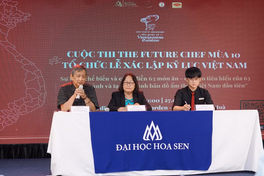 Đại diện Ban tổ chức và Ban giám khảo thông tin về cuộc thi
