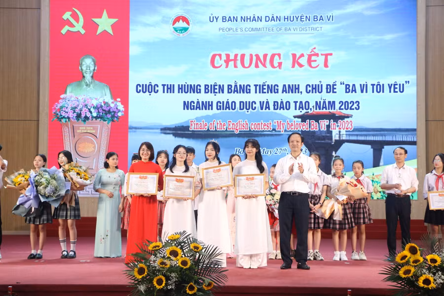 Trường THPT Quảng Oai đoạt giải Nhất của cuộc thi.