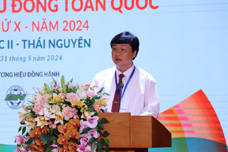 Ông Phạm Việt Đức, Ủy viên Ban Chấp hành Đảng bộ tỉnh, Giám đốc Sở GD&ĐT phát biểu tại Buổi lễ. Ông Phạm Việt Đức, Ủy viên Ban Chấp hành Đảng bộ tỉnh, Giám đốc Sở GD&ĐT phát biểu tại Buổi lễ.