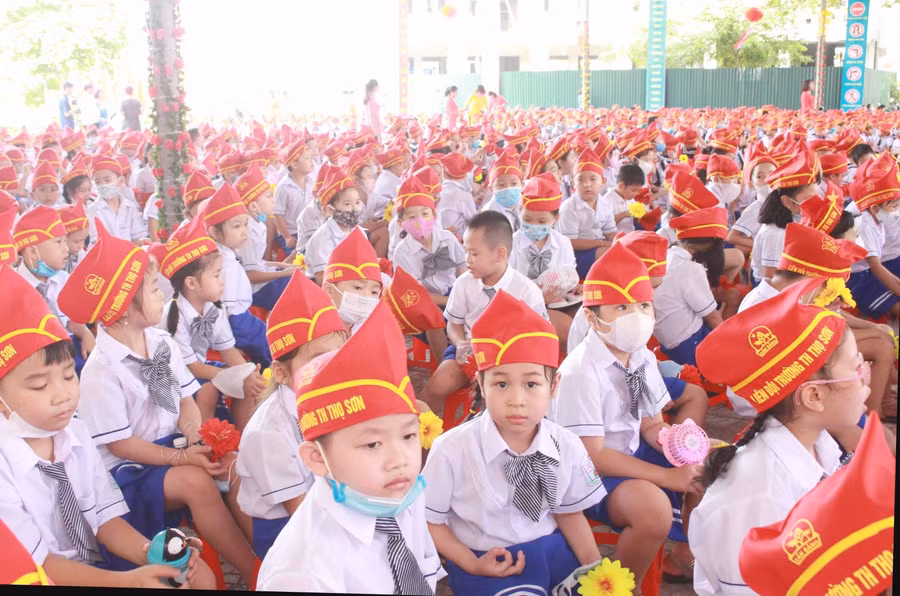 Học sinh cả nước tưng bừng khai giảng năm học mới ảnh 86