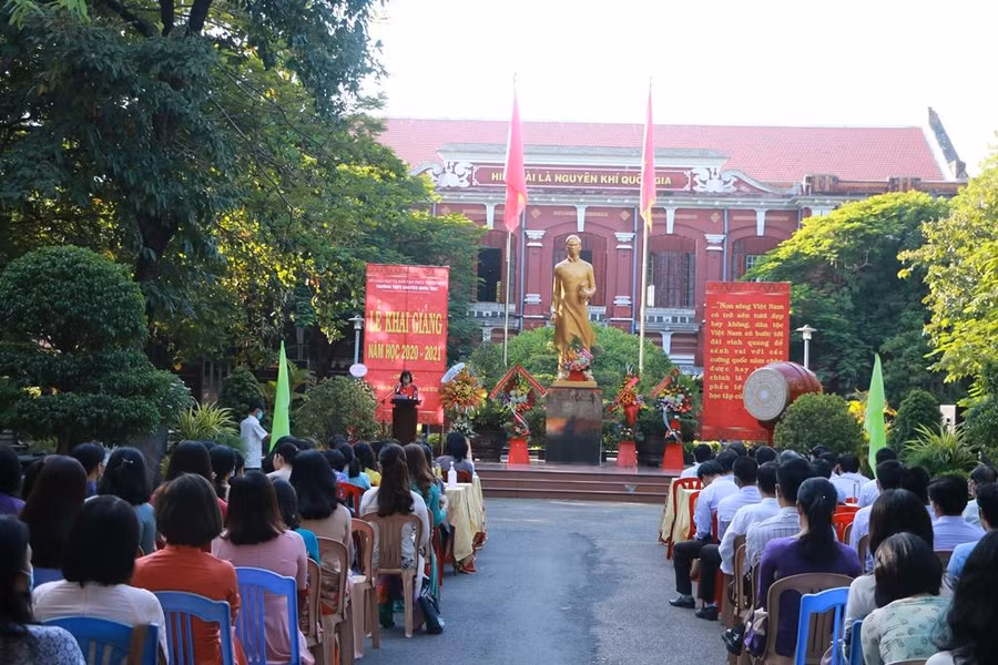 Học sinh cả nước tưng bừng khai giảng năm học mới ảnh 43