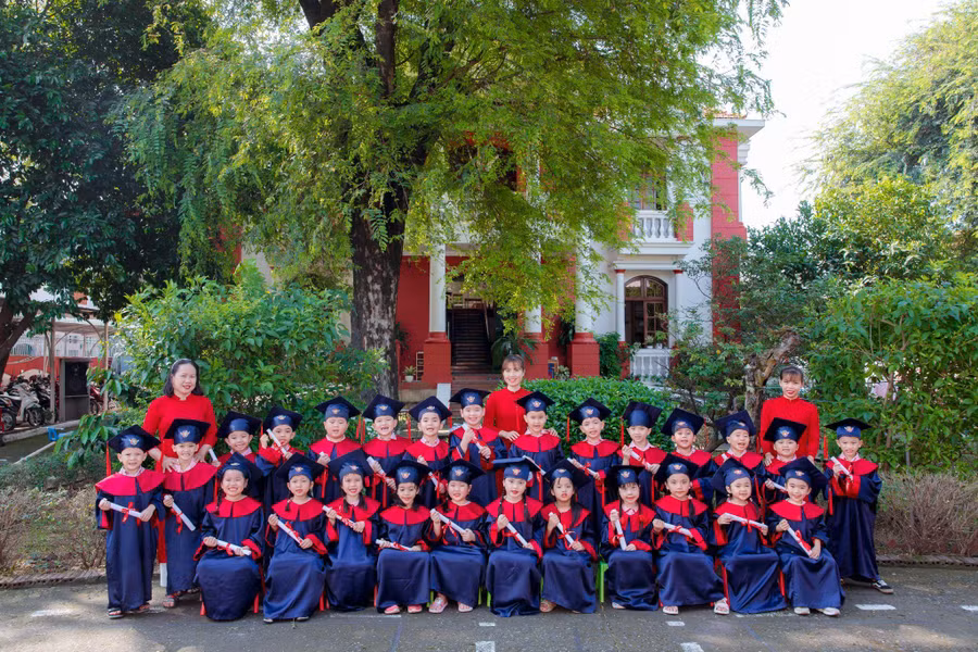 Học sinh khối Preschool tại Trường Mầm non Quốc tế Saigon Academy chụp Kỷ yếu kết thúc năm học.