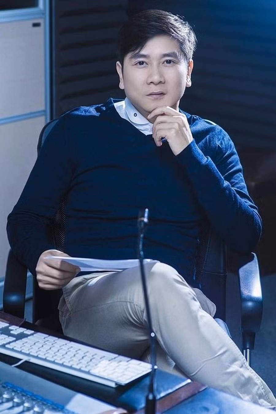 Nhạc sĩ Hồ Hoài Anh. Nhạc sĩ Hồ Hoài Anh.