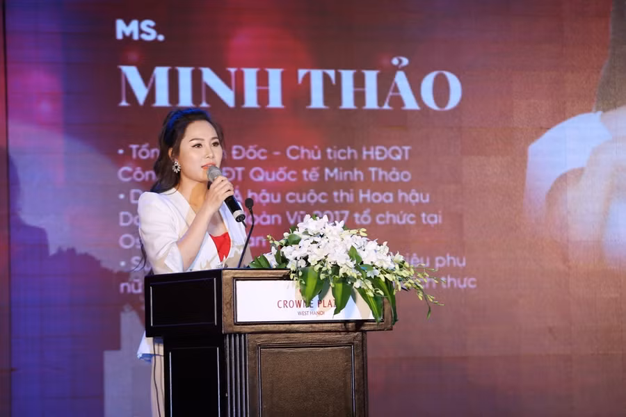 Bà Minh Thảo - Chủ tịch HĐQT Công ty CP Đầu tư quốc tế Minh Thảo phát biểu tại lễ ra mắt sản phẩm