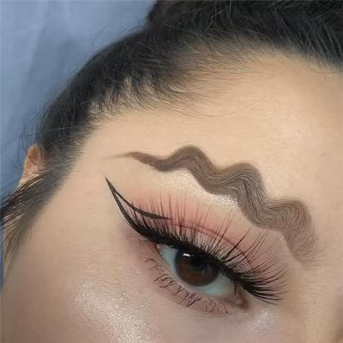 Chân mày "độc nhất vô nhị". Chân mày độc nhất vô nhị.