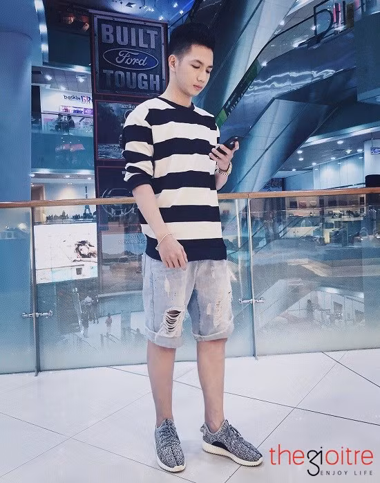 Còn hiện tại, anh chàng hi vọng thương hiệu mỹ phẩm của mình được người dùng tin tưởng và sử dụng rộng rãi hơn. Còn hiện tại, anh chàng hi vọng thương hiệu mỹ phẩm của mình được người dùng tin tưởng và sử dụng rộng rãi hơn.