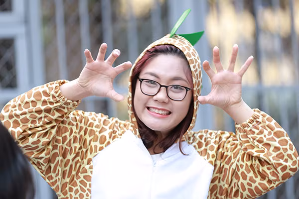 Độc đáo ảnh kỷ yếu mặc đồ thú cưng của sinh viên Ngoại thương ảnh 3