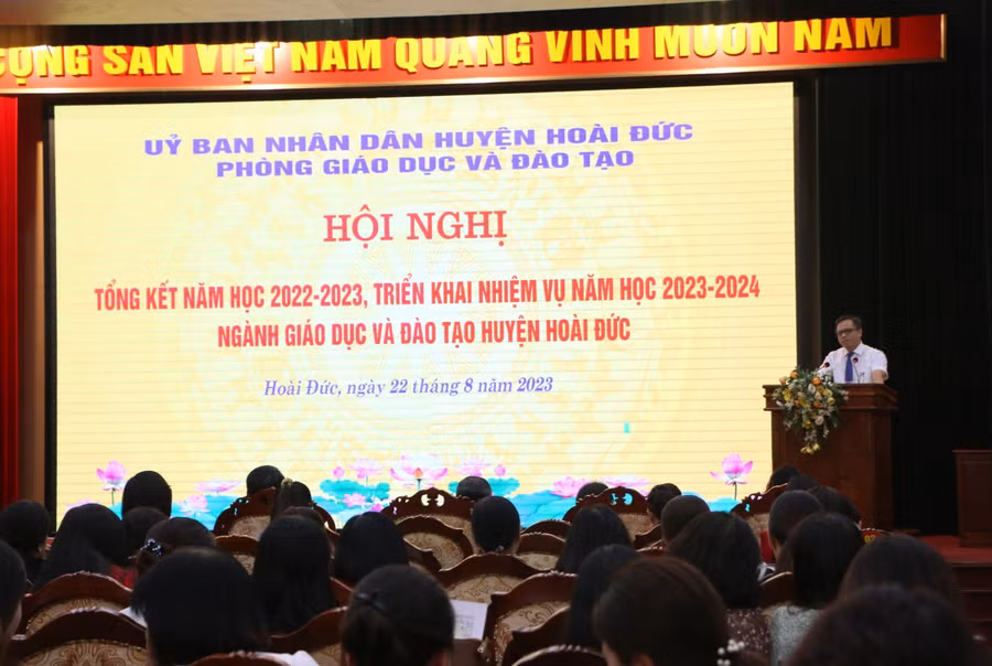 Hội nghị tổng kết có sự hiện diện của các CBQL từ các nhà trường trên địa bàn huyện. Hội nghị tổng kết có sự hiện diện của các CBQL từ các nhà trường trên địa bàn huyện.