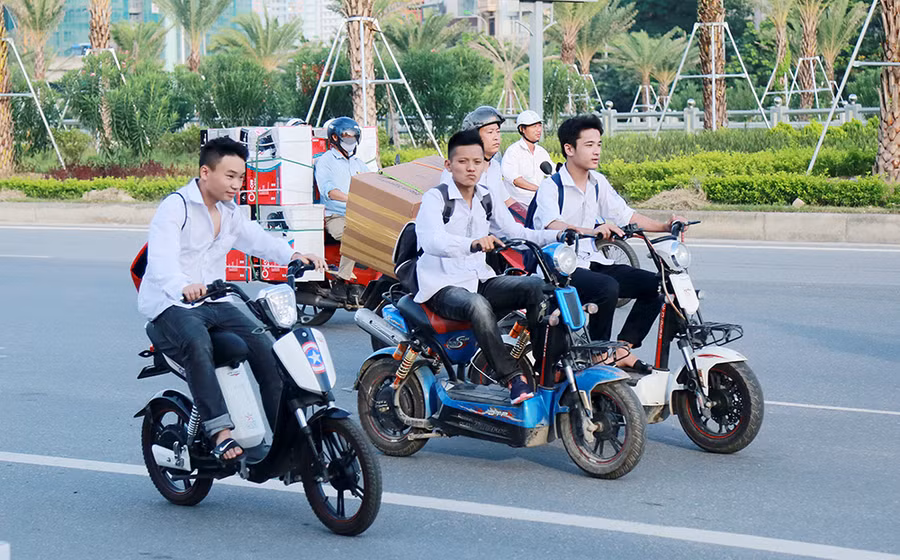 Học sinh không đội mũ bảo hiểm sẽ bị xử lý nghiêm (ảnh: minh họa)