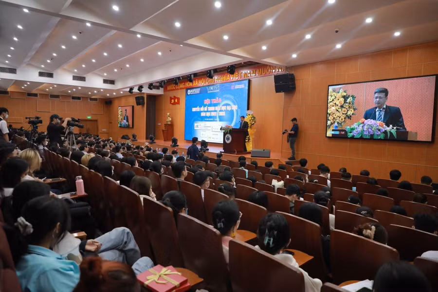 Quang cảnh hội thảo chuyển đổi số trong giáo dục đại học. Quang cảnh hội thảo chuyển đổi số trong giáo dục đại học.