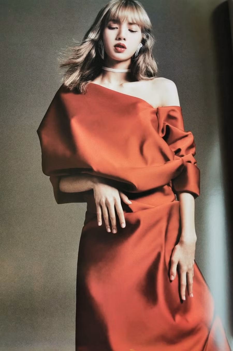Những bức hình của Lisa trong ấn phẩm Harper"s Bazaar nhận vô số lời khen của người hâm mộ.