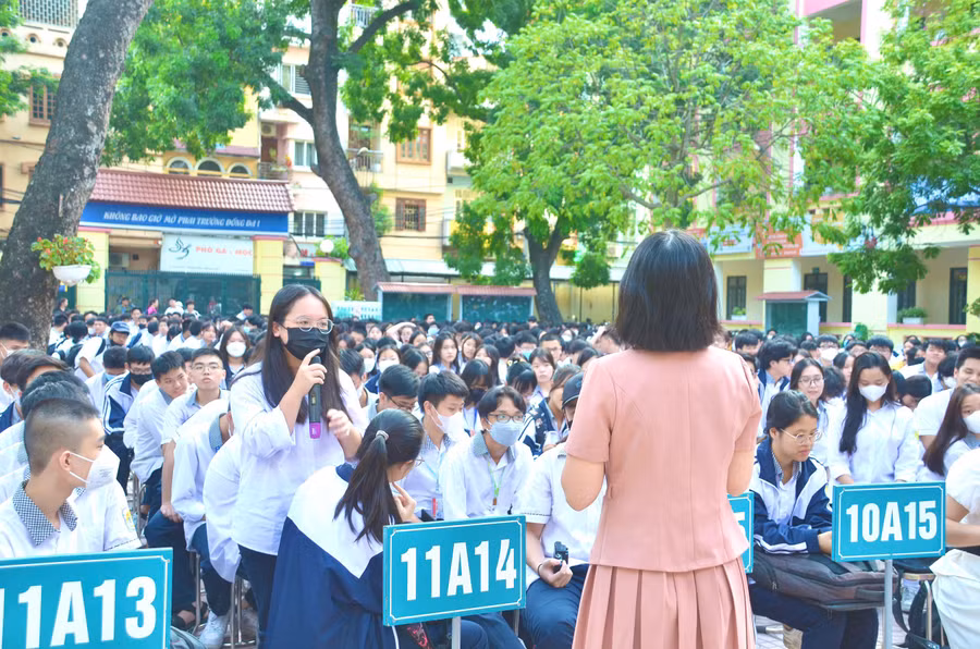 Buổi tuyên truyền đã thu hút sự hưởng ứng nhiệt tình từ các em học sinh.